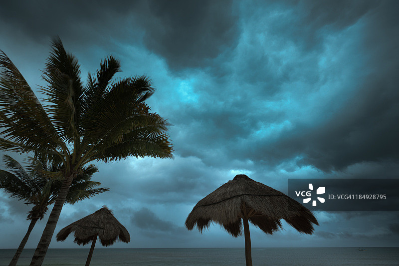 热带天堂的飓风季节图片素材