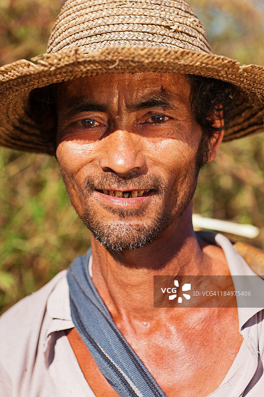 缅甸男子肖像图片素材
