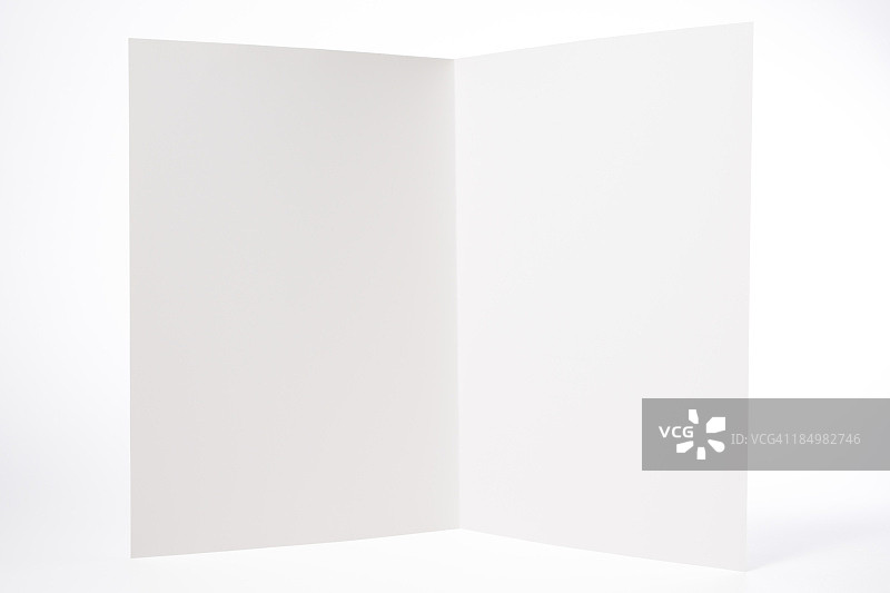 白色背景上的空白小册子图片素材