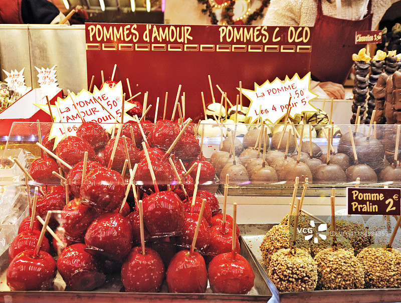 法国市场摊位上的爱情苹果图片素材