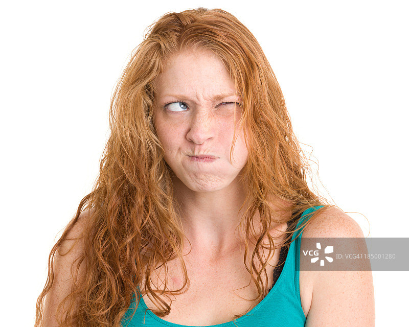 屏住呼吸的年轻女人图片素材