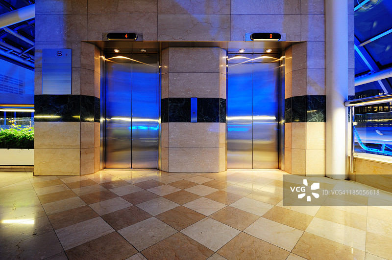 现代电梯门图片素材