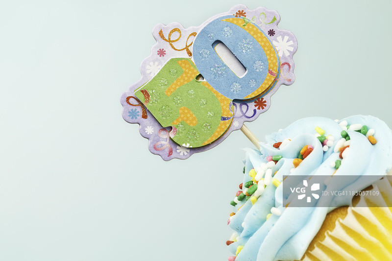 50岁生日纸杯蛋糕图片素材