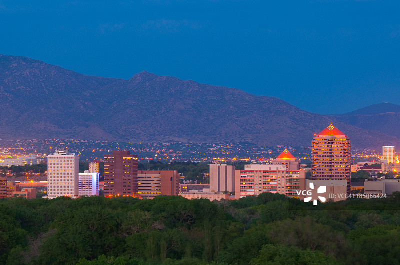 阿尔伯克基的黄昏天际线图片素材