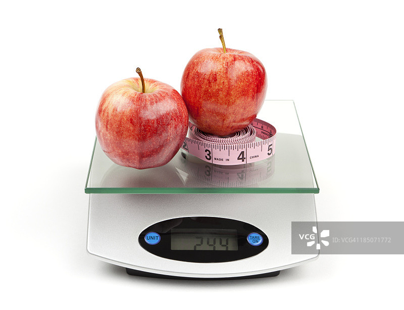 饮食秤上的苹果和卷尺图片素材