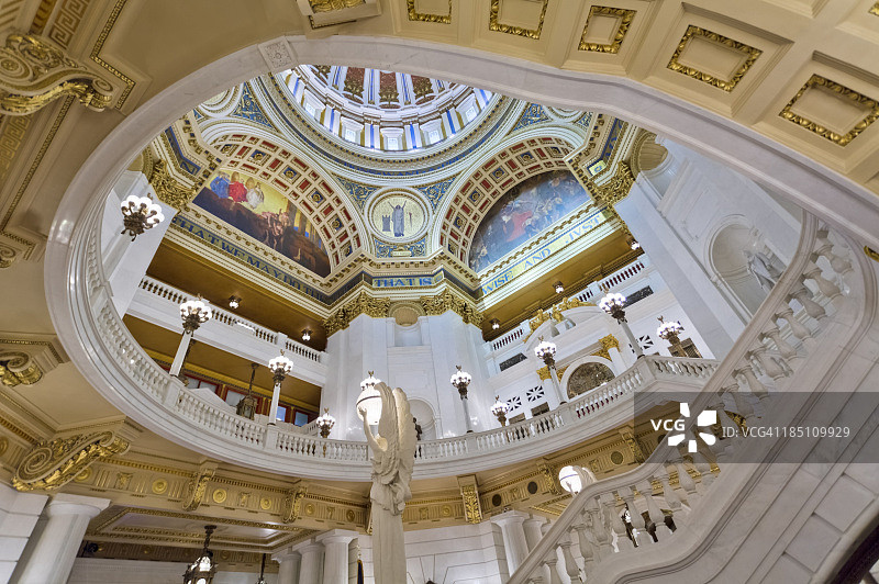 宾夕法尼亚州议会大厦内的圆形大厅和阳台图片素材