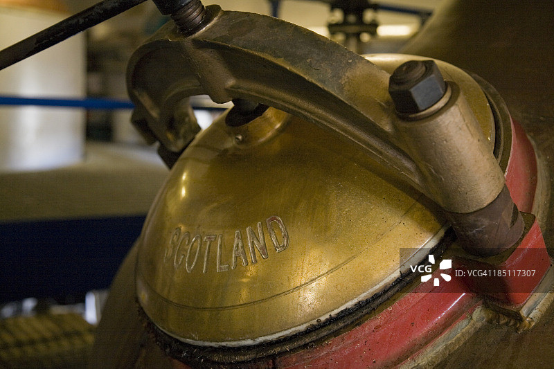 苏格兰酿酒厂中的壶式蒸馏器盖图片素材