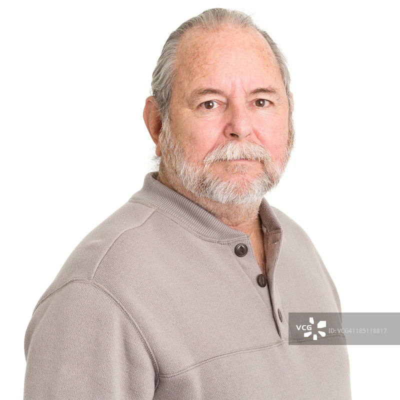 看着镜头的年长男人图片素材