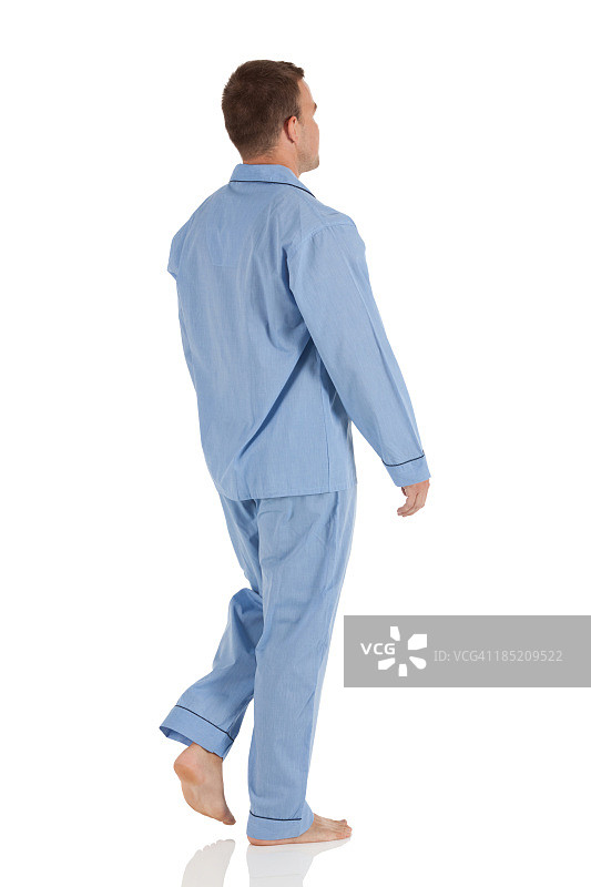 行走中的男人侧面照图片素材