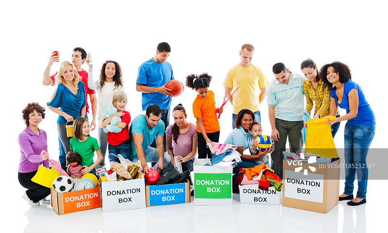 手捧捐款箱的快乐人群图片素材