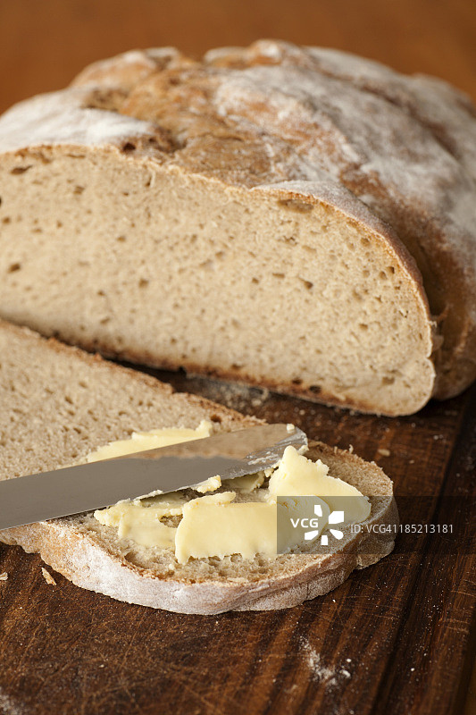 黑麦面包和黄油图片素材