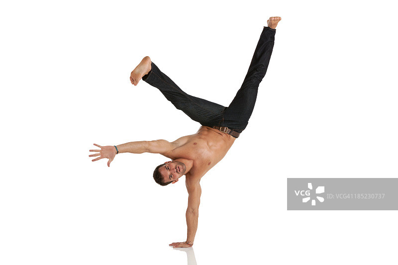男人做倒立图片素材