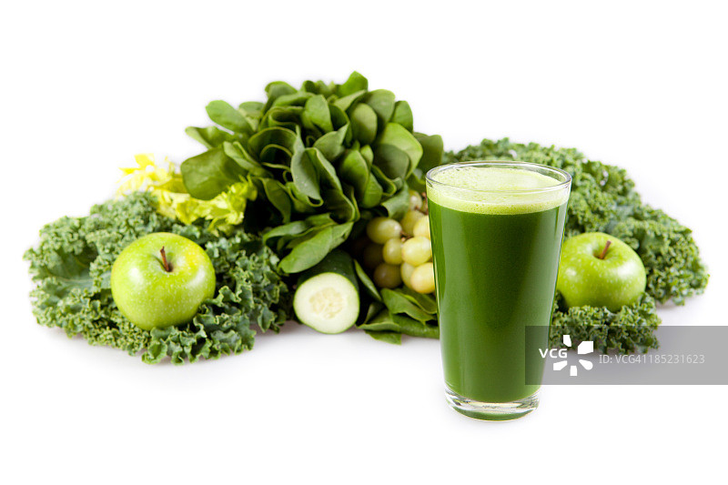 用于制作冰沙的新鲜绿色蔬菜和水果图片素材