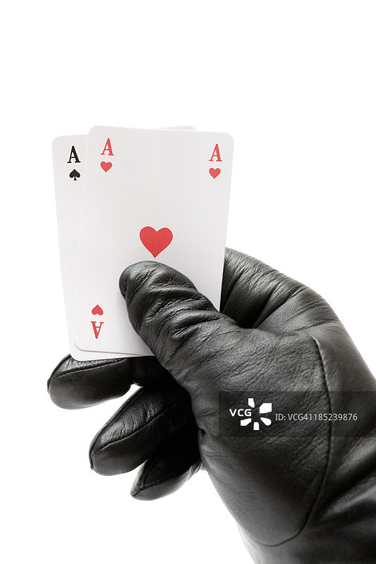 手持两张A图片素材