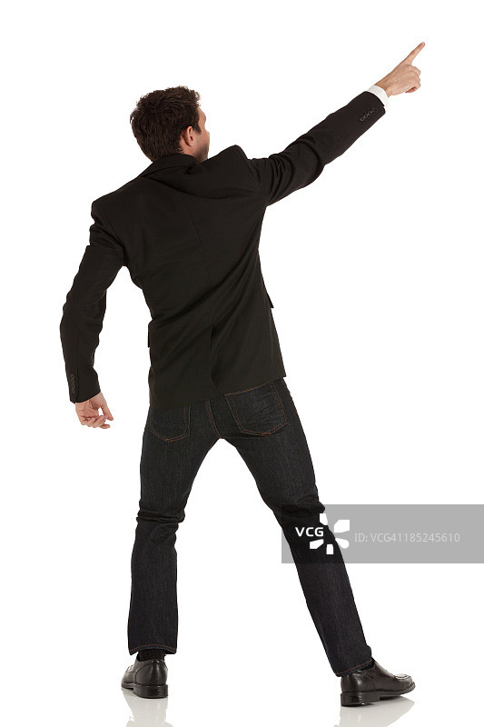 商务人士指向某处的背影图片素材