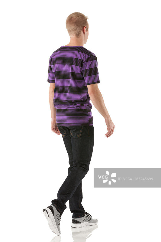 男人走路图片素材