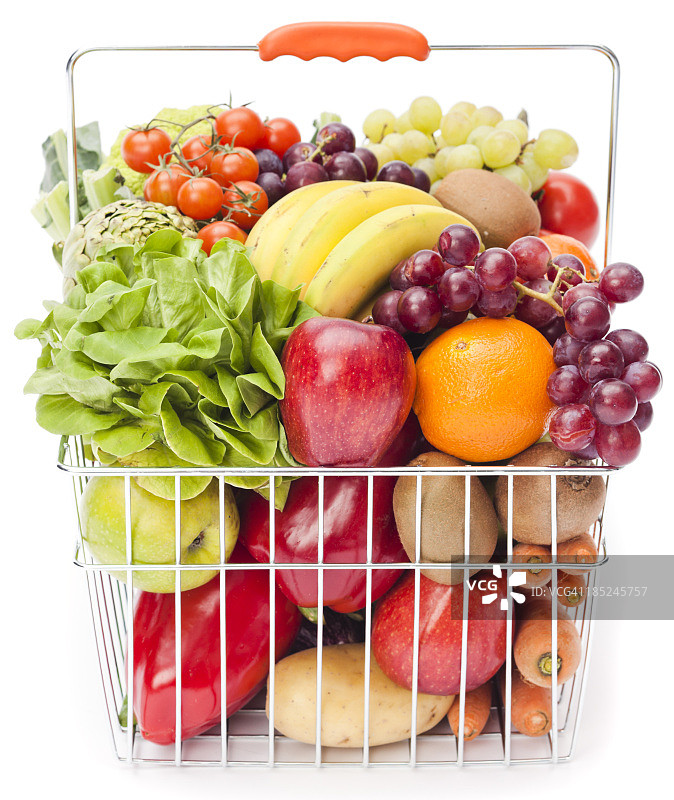 装满水果和蔬菜的购物篮图片素材