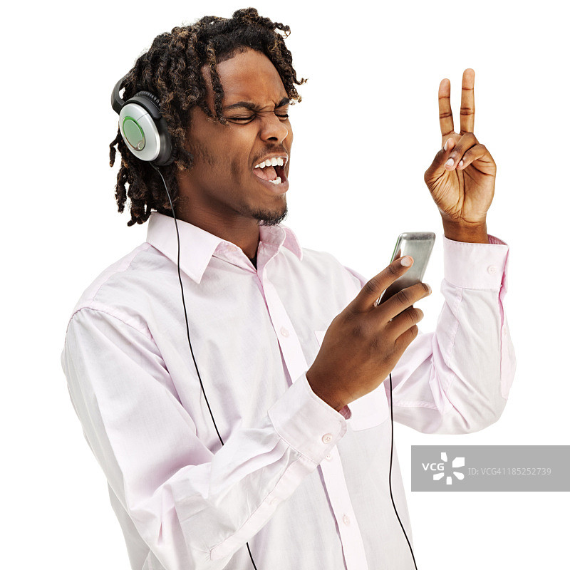 年轻的非裔美国男子听音乐图片素材