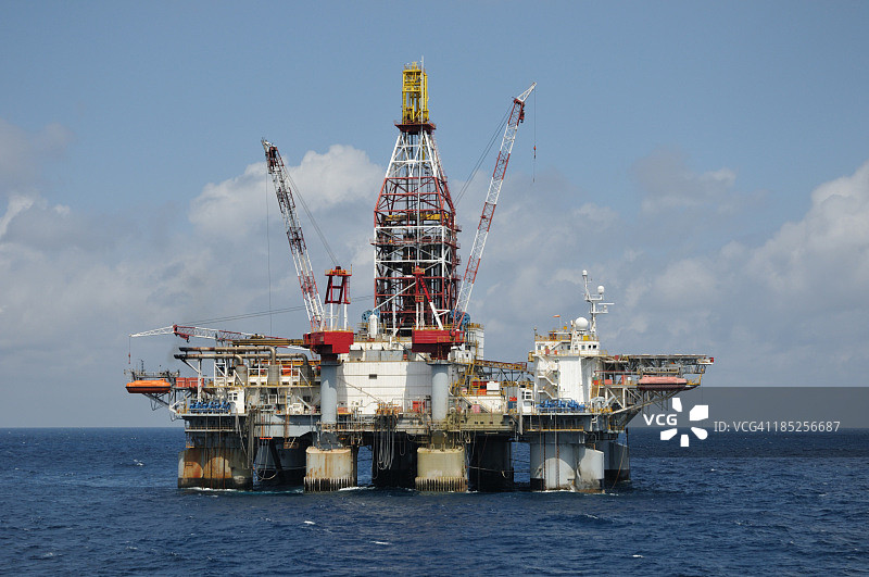 半潜式深海钻井平台图片素材