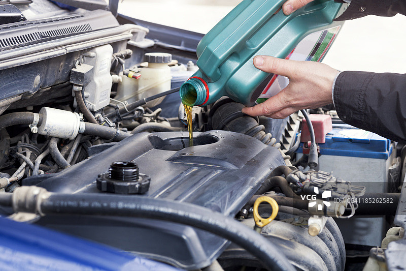 更换机油图片素材