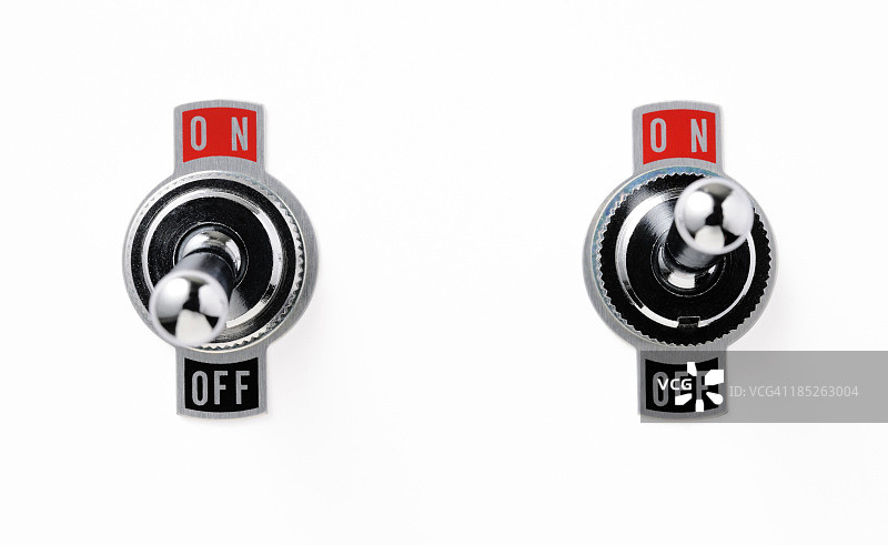 白色背景上的两个拨动开关图片素材