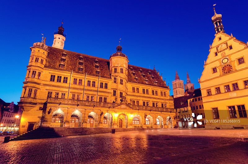 陶伯河畔罗滕堡市政厅和市场广场图片素材