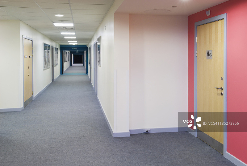 现代中学走廊图片素材