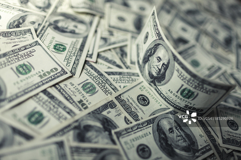 成堆的100美元钞票图片素材
