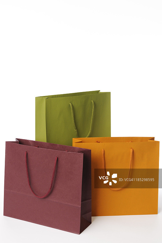 白色背景下的三个购物袋特写图片素材