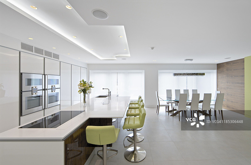 大型明亮厨房餐厅图片素材