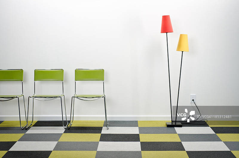 带有格子地毯的空房间图片素材