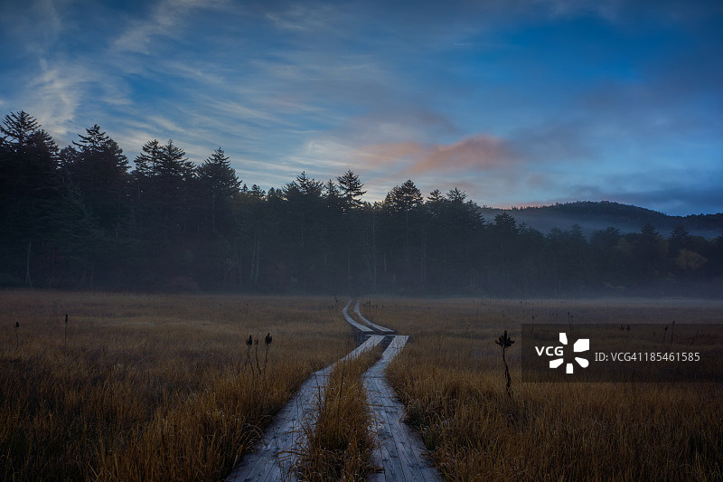 日本福岛尾濑国家公园的日出图片素材