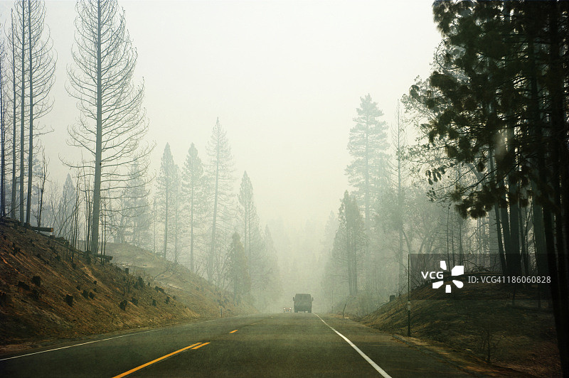 优胜美地林火边缘图片素材