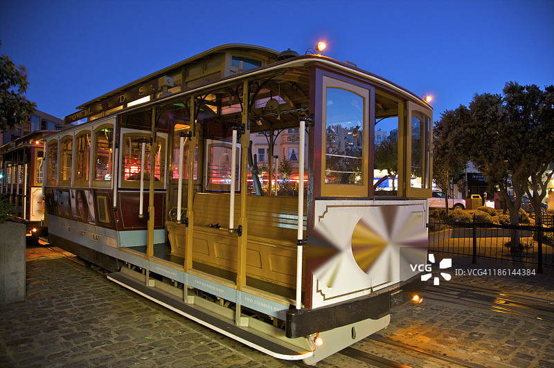 黄昏时分的历史缆车终点站图片素材