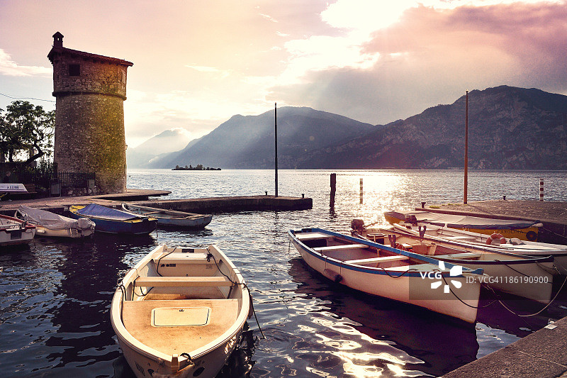 加尔达湖日落图片素材