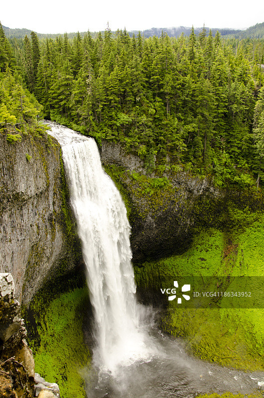 盐溪瀑布图片素材