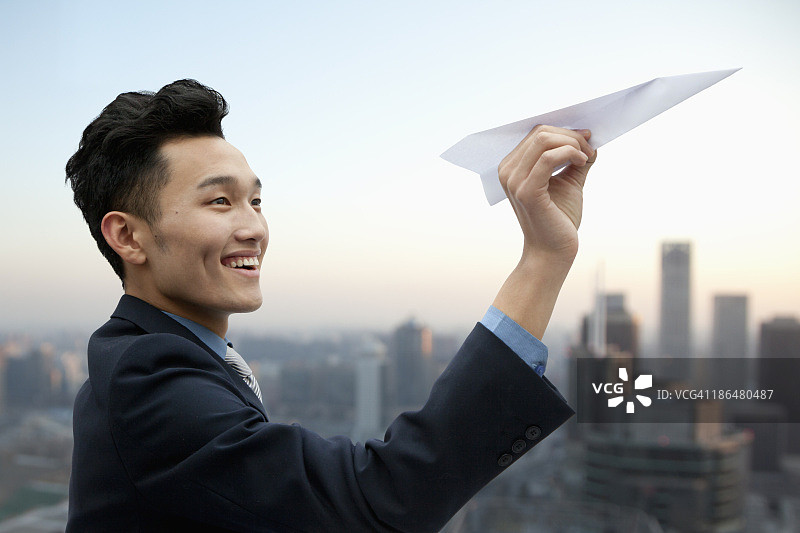 商人放飞纸飞机图片素材