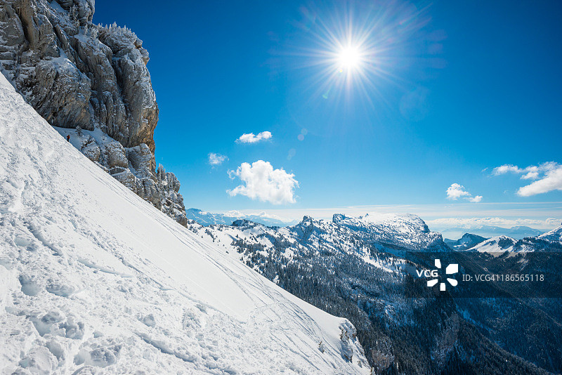 冬季极限登山图片素材