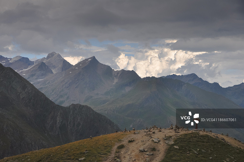 阿尔卑斯山蒂默尔斯约赫峰顶十字架图片素材