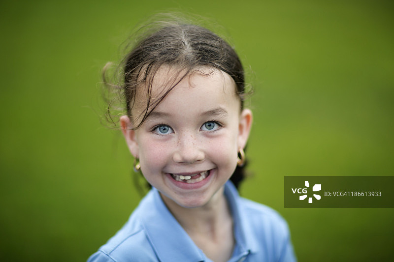 六岁女孩肖像图片素材