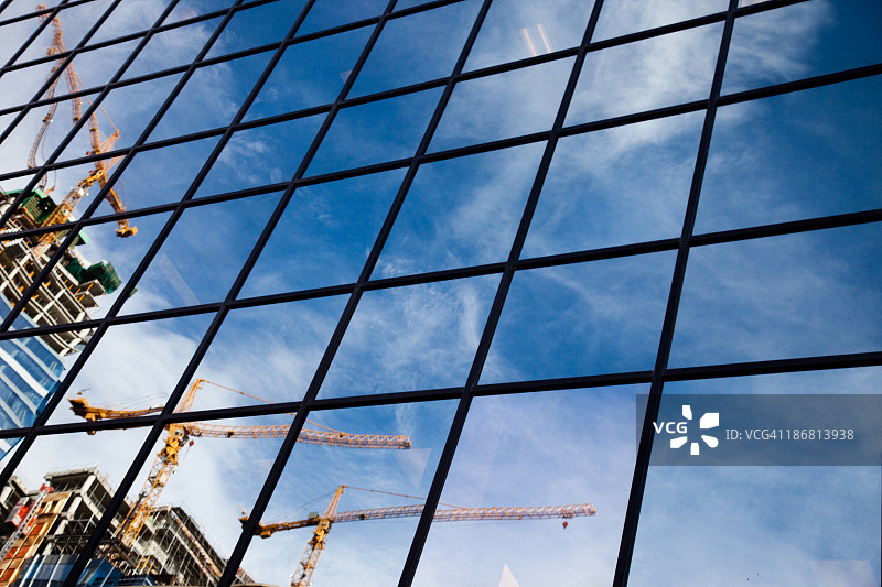 建筑工地倒影图片素材