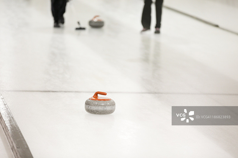 清扫冰壶石图片素材