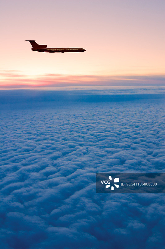 日出飞行图片素材