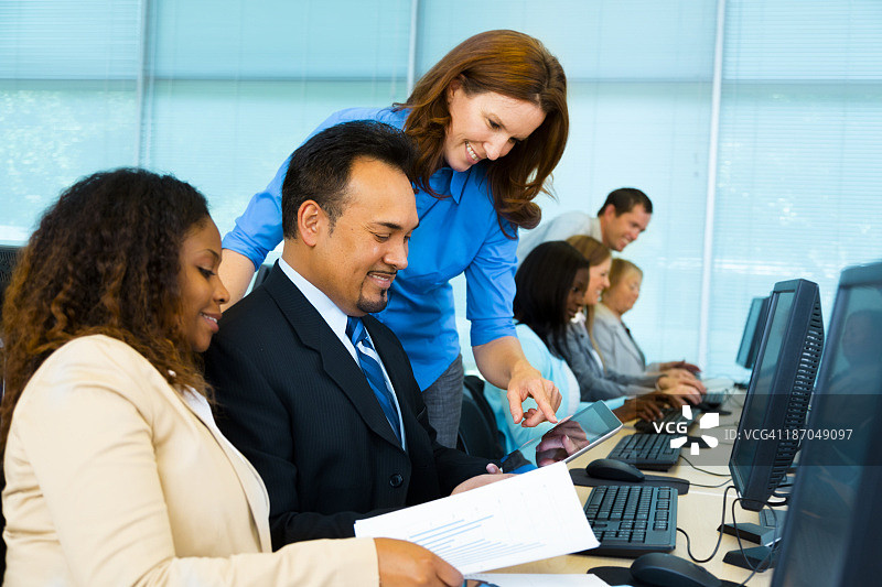 教育：大学生计算机培训课图片素材