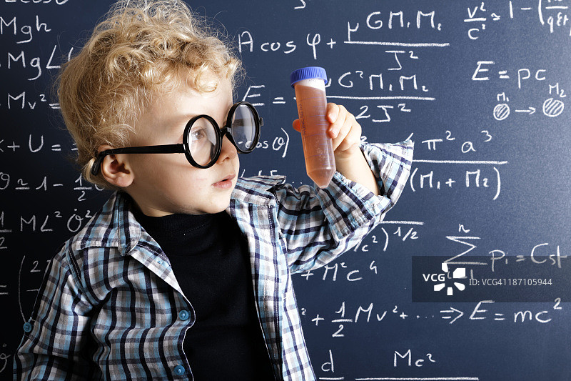 年轻的科学家图片素材