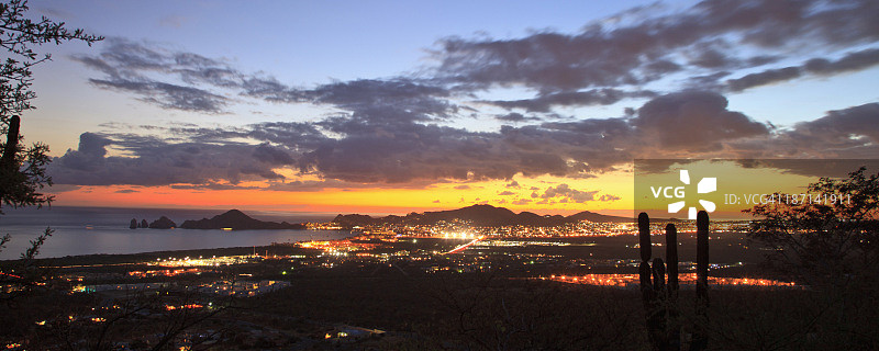 日落时分的卡波圣卢卡斯景色图片素材