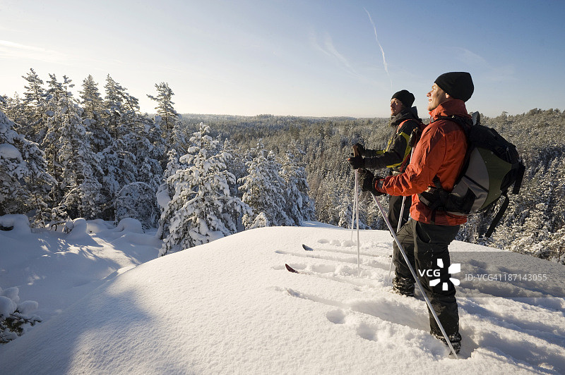 两人越野滑雪图片素材