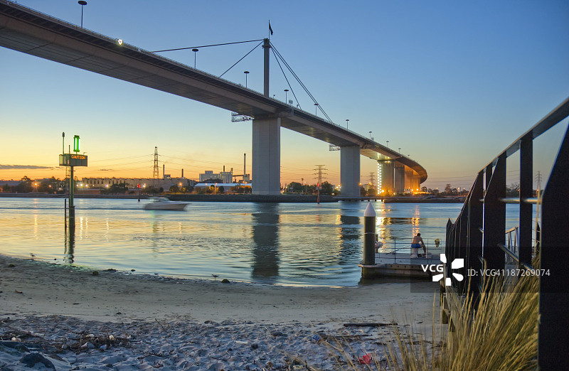 韦斯特盖特大桥下图片素材