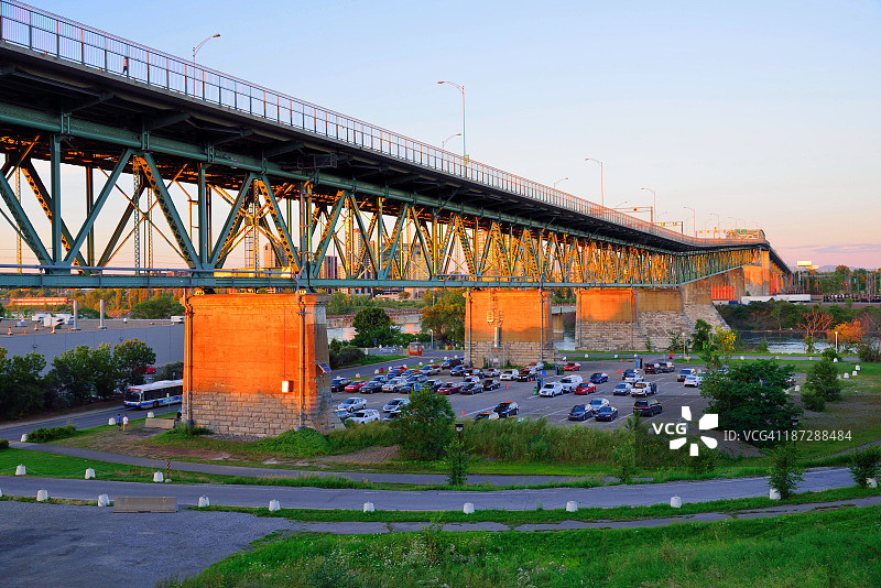 蒙特利尔雅克·卡蒂埃大桥日落图片素材