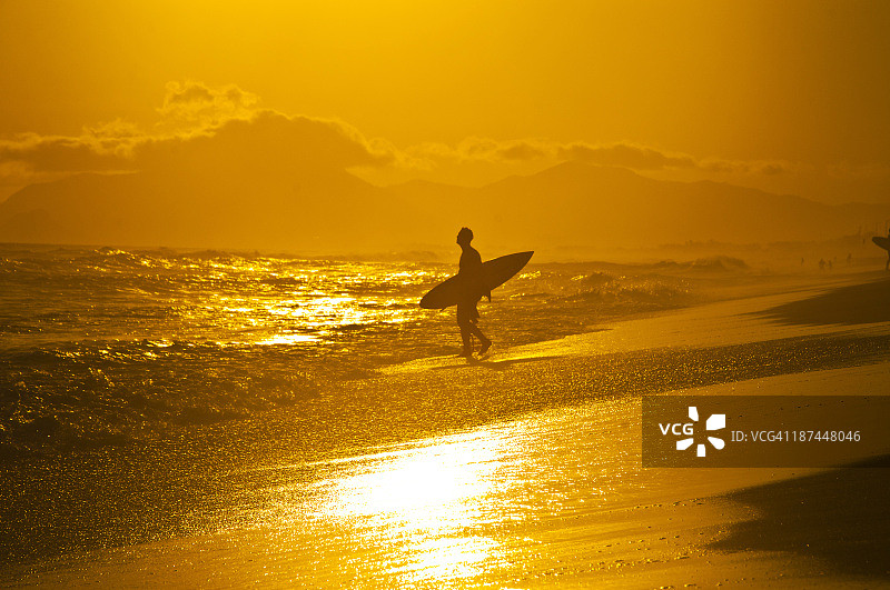 最后的冲浪者图片素材